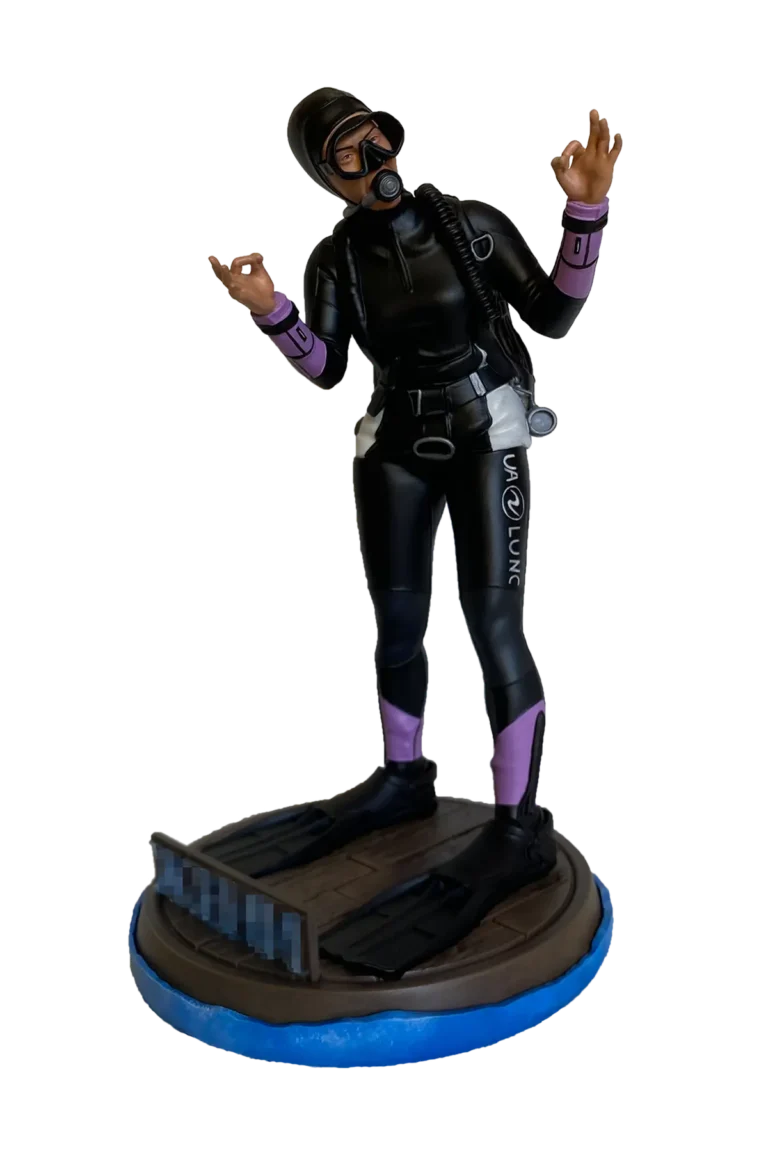 Фигура на водолаз с черен неопрен, маска и шнорхел, стоящ върху стойка